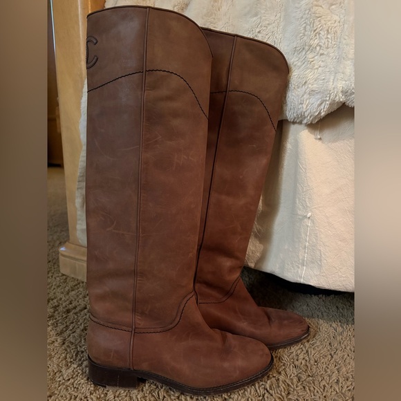 CHANEL CC CLAIR LEATHER TALL RIDING BOOTS sz 38 pre loved - Picture 5 of 16